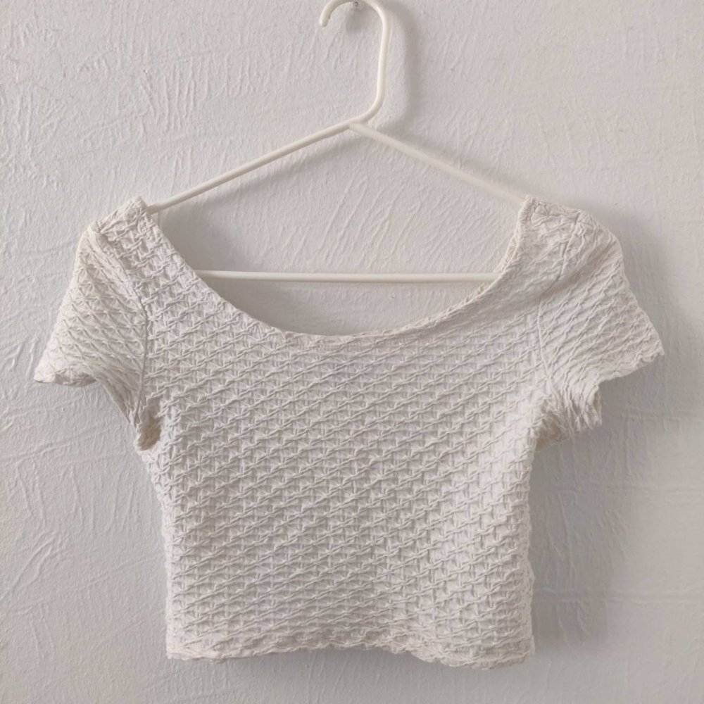 h&m divided cropped top